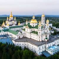 У Почаєві місцеві жителі обіцяють захищати Лавру від диявола, а монахи не знають, чи росія ворог (відео)