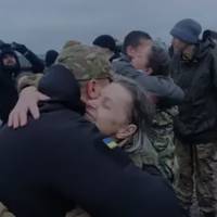 140 українців їдуть додому: перед Новим роком відбувся великий обмін полоненими