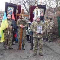 Без батька залишилися 9-місячна донька та 2-річний син: з Русланом Волошиним попрощалися на Тернопільщині (Фото)