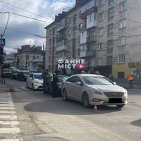 ДТП на перехресті в Тернополі: рух авто ускладнений (Фото/Відео)