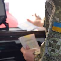 «Позичив» дитину: 20-річний чоловік прикинувся багатодітним батьком аби виїхати з країни