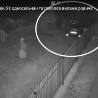 На Тернопільщині чоловік б’є односельчан, проколов родичу вилами обличчя та кидає у дітей каміння (ВІДЕО)