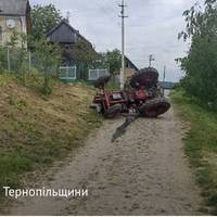 На Тернопільщині в ДТП трактор на смерть причавив водія