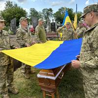 Із захисником України на позивний “Донбас” попрощалися у Підволочиській громаді