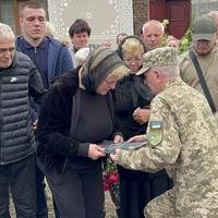 Місяці пошуків, ДНК-експертизи, марні сподівання: на Тернопільщині поховали захисника, якого вважали безвісти зниклим (фото)