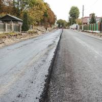 На Гайовій у Тернополі почали стелити асфальт (фото)