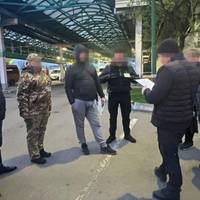 Нa Тернопільщині банкір посприяв 83 ухилянтaм перетнути держкордон Укрaїни