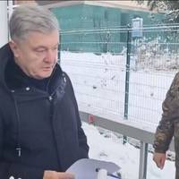 Порошенко вимагає у львівських прикордонників 500 тис. грн моральної компенсації