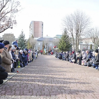 На Чортківщині люди на колінах зустріли тіло полеглого 24-річного Назара Короля