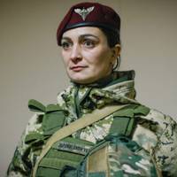 Воює у десантно-штурмовому батальйоні: захисниця з Тернопільщини отримала нагороди від Головнокомандувача ЗСУ та міністра оборони