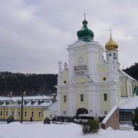 Священик УПЦ МП незаконно збудував будинок на території Миколаївського собору в Кременці