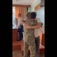 Прямо з фронту до сина на День народження: полярники показали щемливе відео сюрпризу бійця