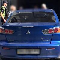 У Тернополі водій на синій Mitsubishi втік з місця аварії (фото)