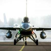 Тільки шість українських пілотів навчилися літати на F-16