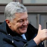 Порошенко пропонує дозволити депутатам та держслужбовцям виїзд за кордон