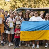 “Збережемо життя”: діти з Тернопільщини купили авто військовим