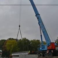 Реконструкція аварійного моста в Теребовлі: розпочалося встановлення балок