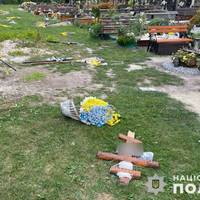 На Кременеччині чоловік потрощив могили військових: йому загрожує до 5 років в'язниці