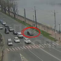 У Тернополі патрульні притягнули до відповідальності водія, який їхав зустрічною біля ставу (відео)