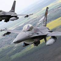 Пілоти F-16 збили 10 цілей під час масованої атаки росіян — Зеленський