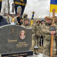 На Тернопільщині воїна поховали поряд із дружиною