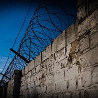Побив до смерті за малину: до 8 років ув’язнення засуджено мешканця Почаєва