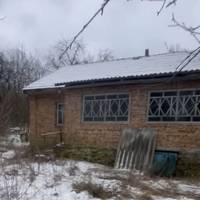 П'ять тисяч гривень пропонують винагороду за злодіїв, які викрали 70 листків шиферу на Кременеччині