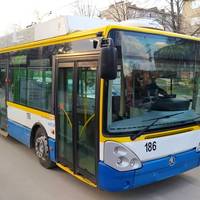 До тернопільських кладовищ курсуватиме більше транспорту на великодні свята: графіки руху