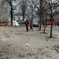 21 людина загинула, мінімум 20 поранено: росія вдарила балістикою по Сумах у Вербну неділю