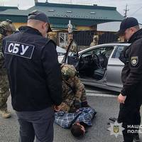 На Тернопільщині посадовець виконавчої служби організував втечу ухилянтів за 13 тисяч доларів