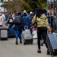 Більшість хочуть залишитись. Скільки біженців повернеться в Україну після війни