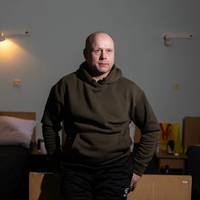 Став нижчим на 4 сантиметри від знущань, мав опухлі ноги, зламані ребра, їв із собачої миски. Три роки полону захисника ЧАЕС