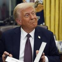 Трамп пожартував, що хотів би бути Папою Римським