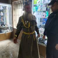 На Закарпатті священник УПЦ МП розгулював селом у підряснику, стилізованому під радянську форму