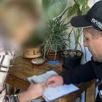 Жінка дозволила собаці справити потребу на Алеї Героїв: на неї склали два протоколи