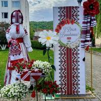 Оригінальну фотозону до Дня вишиванки створили у Заліщиках (фото)