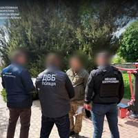 Вимагав $25 000 за фальшиву довідку ВЛК: на Тернопільщині затримали військового (Фото)