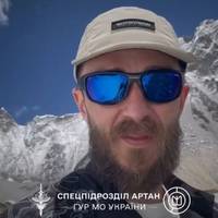 Боєць із Тернополя підняв прапор українського підрозділу біля базового табору Евересту (відео)