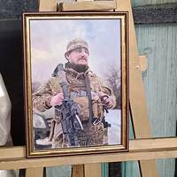 Із бойовим медиком Дмитром Хомою прощаються у Домі печалі