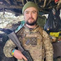 Пройшов чотири російські тюрми та втратив понад 20 кг ваги: на Тернопільщину повернувся воїн Дмитро Сідельцев (фото)