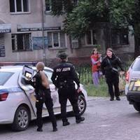 У сусідній з Тернопільщиною області двоє невідомих побили військовослужбовця. Він у лікарні