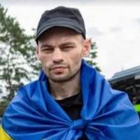 «Найважче позаду»: до Бучача після двох років полону повернувся захисник Роман Козюк