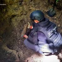 На одному місці у селі на Тернопільщині виявили 77 артилерійських снарядів (фото)