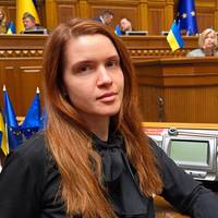 Безугла цинічно глузує з Тополі, квартиру якого рознесла балістика: 