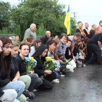 У Великих Гаях попрощалися з Романом Юзвою: загиблому захиснику було лише 26