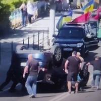 Машина перекинулися перед колоною 