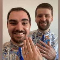 Вперше в Україні суд визнав двох чоловіків сім’єю: пара воз’єднається за кордоном