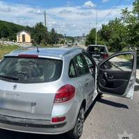 На Тернопільщині водій Renault в’їхав у VoIkswagen, постраждало троє людей