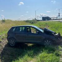 На Тернопільщині перекинувся автомобіль: водійка не впоралася з керуванням (фото)