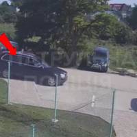 У Тернополі пʼяний водій спершу врізався в огорожу, тоді – в електроопору (Відео)